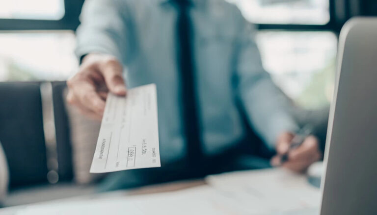 Jaka jest płaca minimalna w 2023 r.